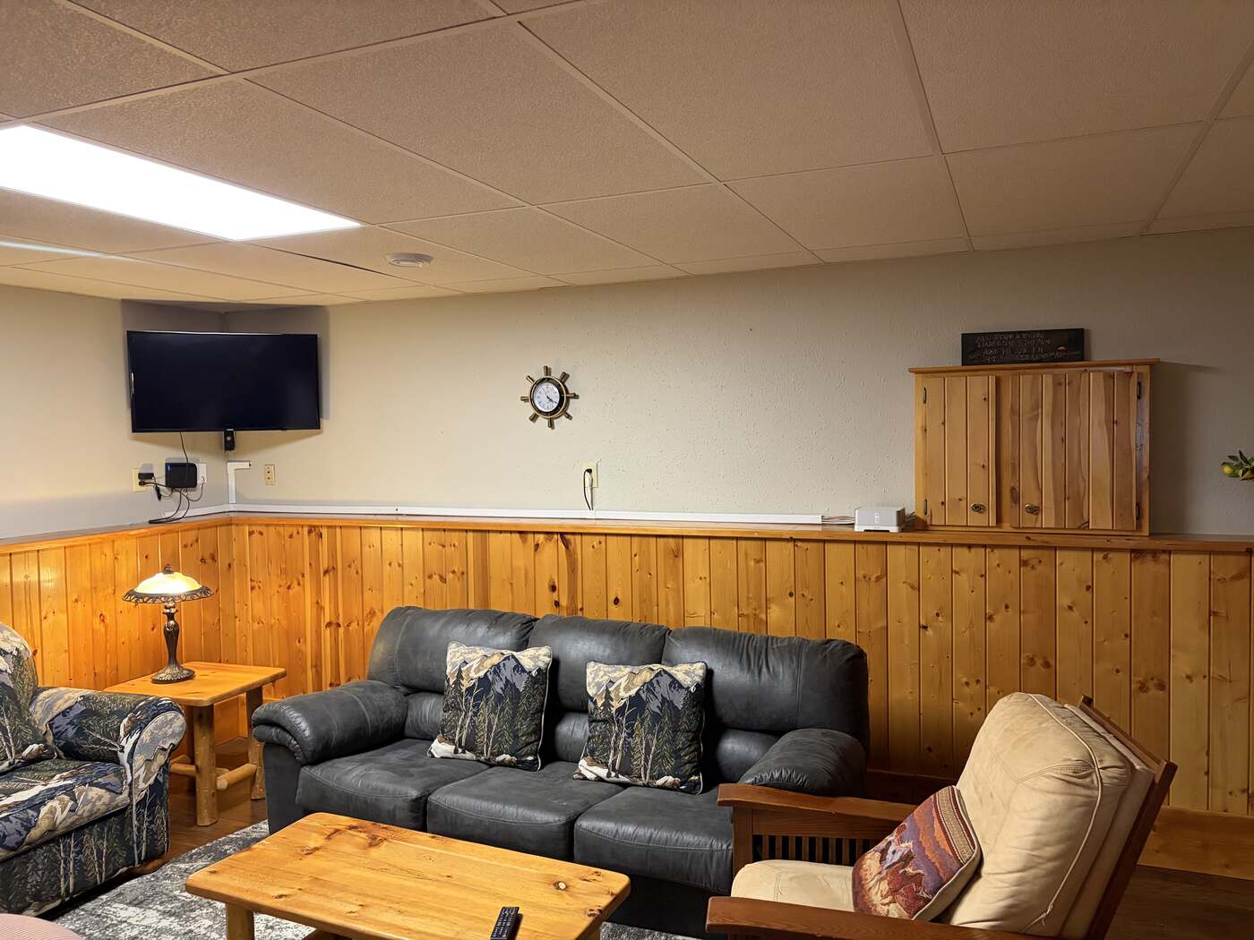 Living room with leather sofas and TV